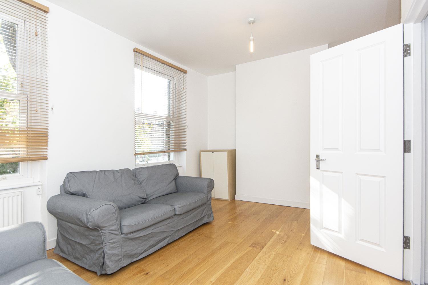 Flat Browning Street in Greater London
