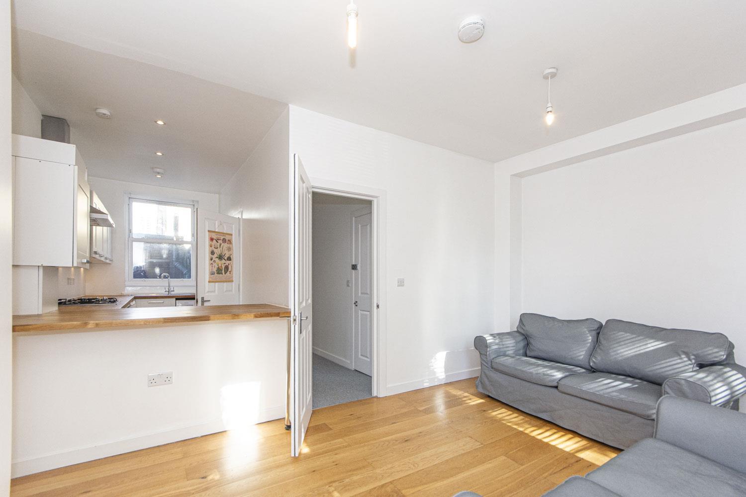 Flat Browning Street in Greater London
