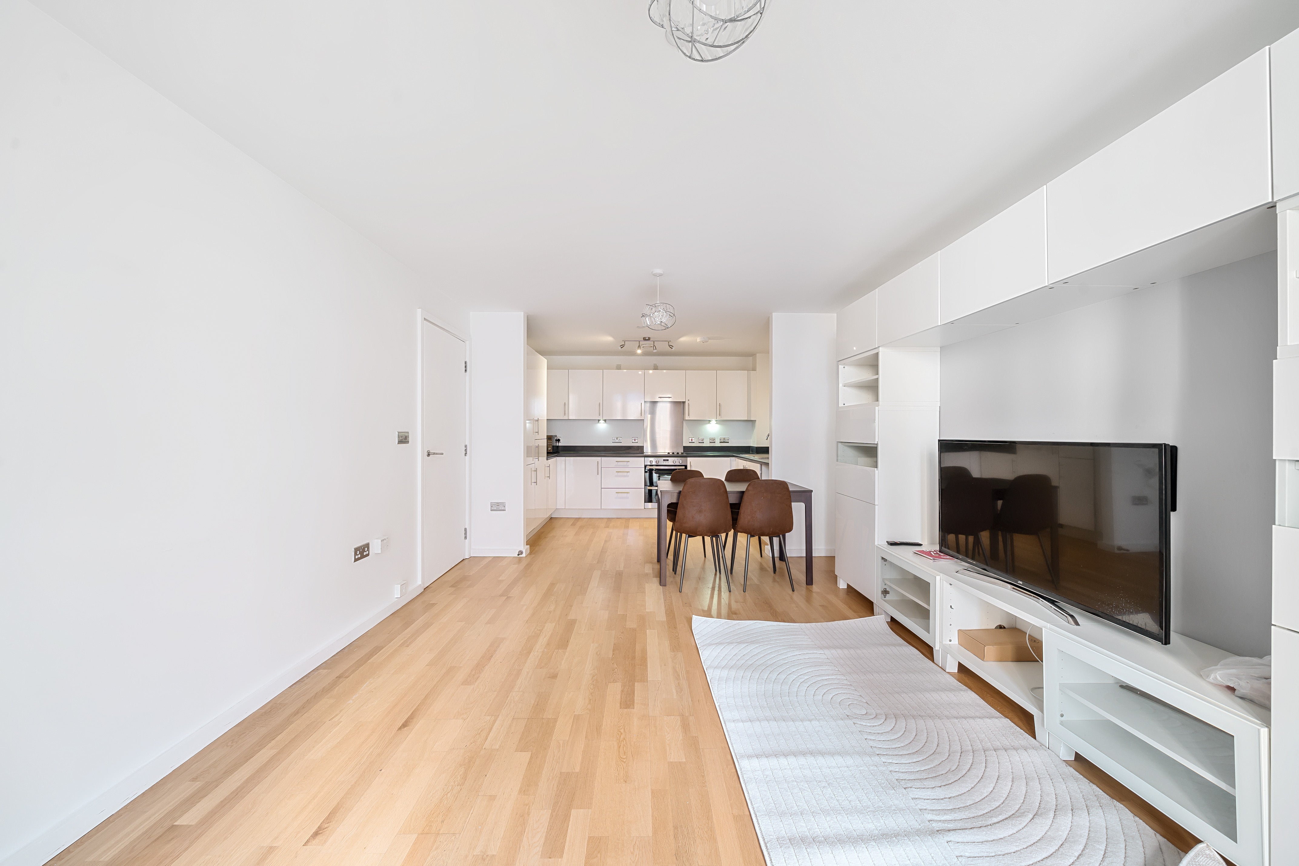 Flat Parkside Avenue in Greater London