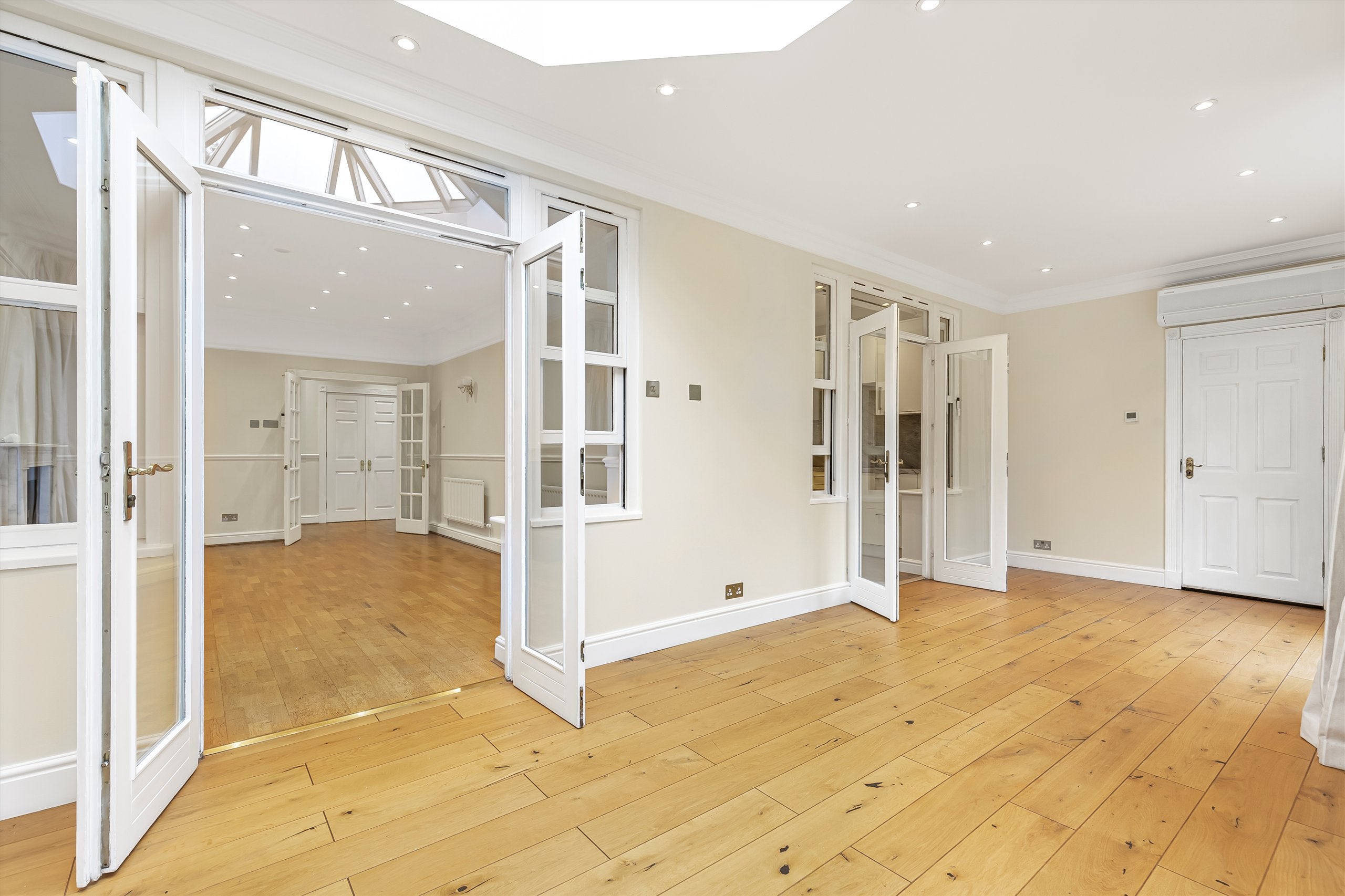 House Wyatt Drive in Greater London