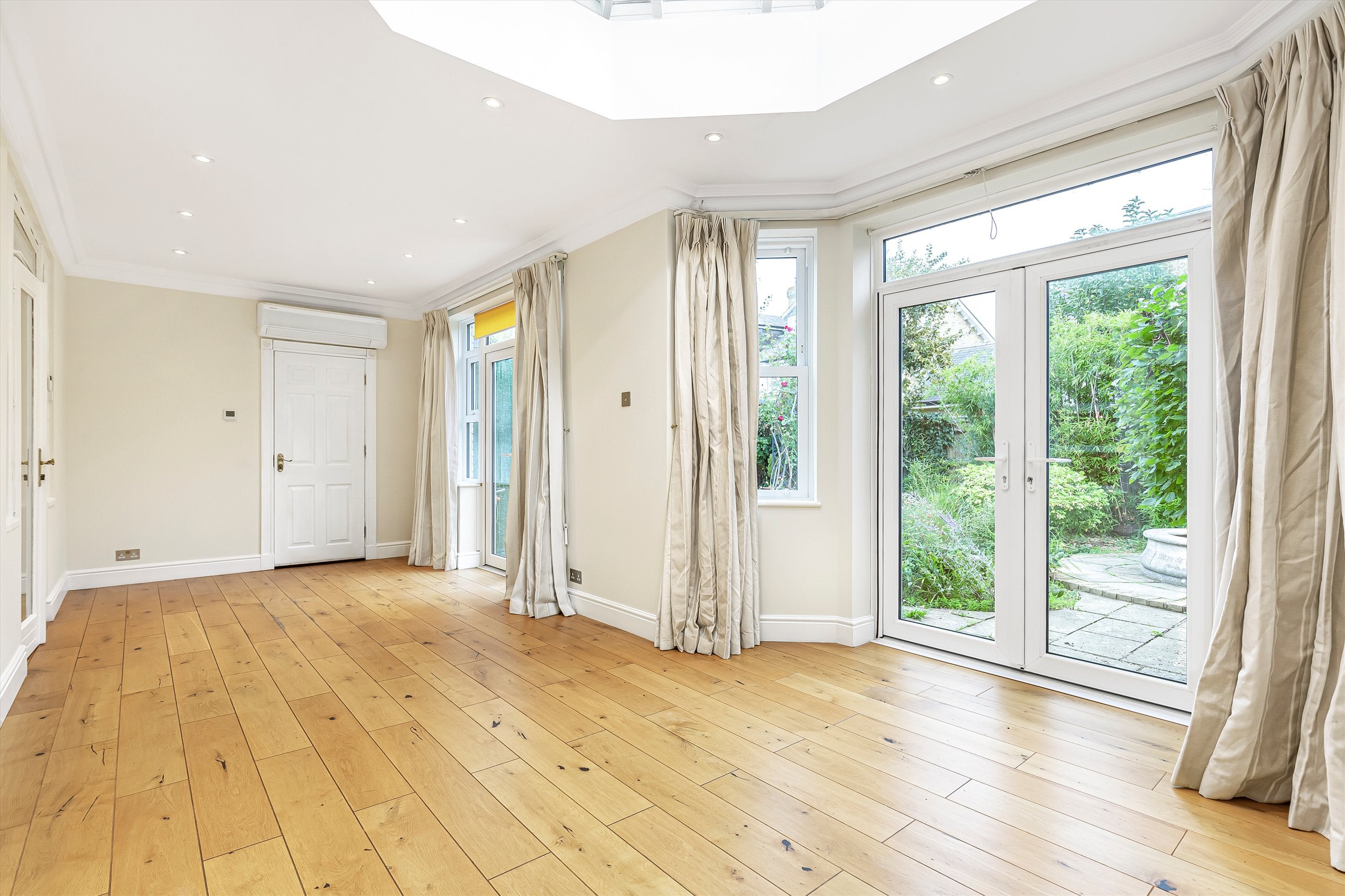 House Wyatt Drive in Greater London