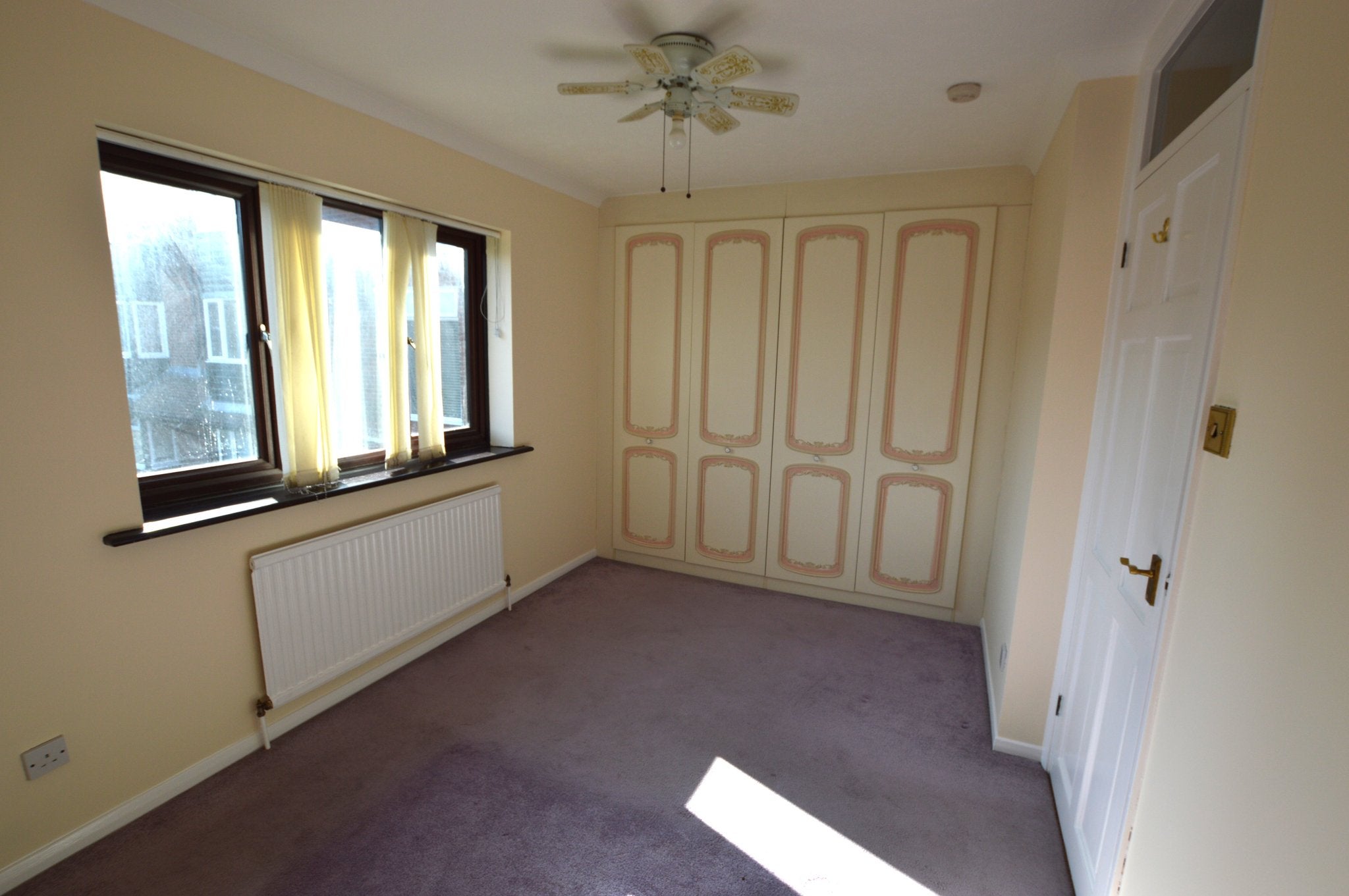House Knights Manor Way in Dartford
