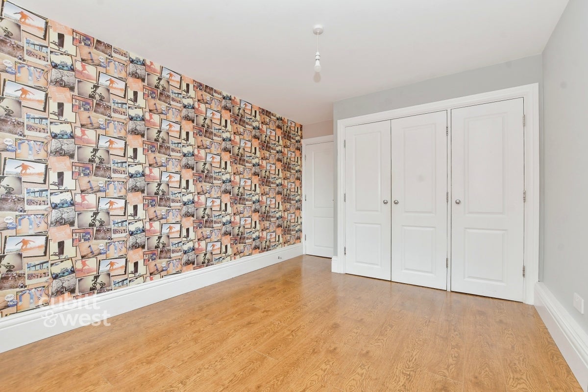 Flat Twickenham Close in Greater London