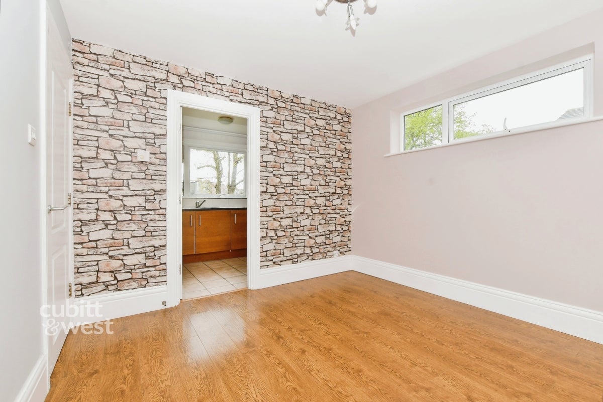 Flat Twickenham Close in Greater London