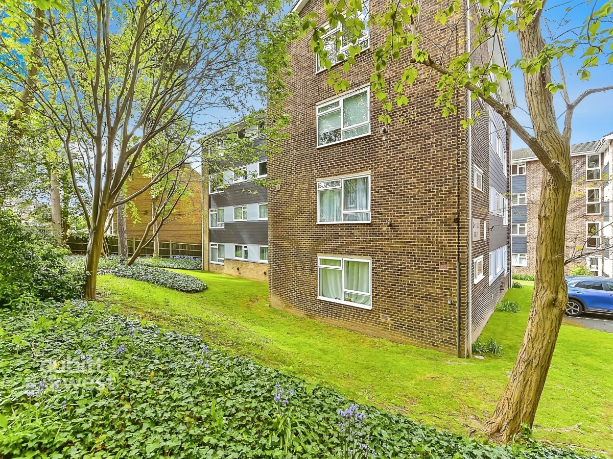 Flat Twickenham Close in Greater London