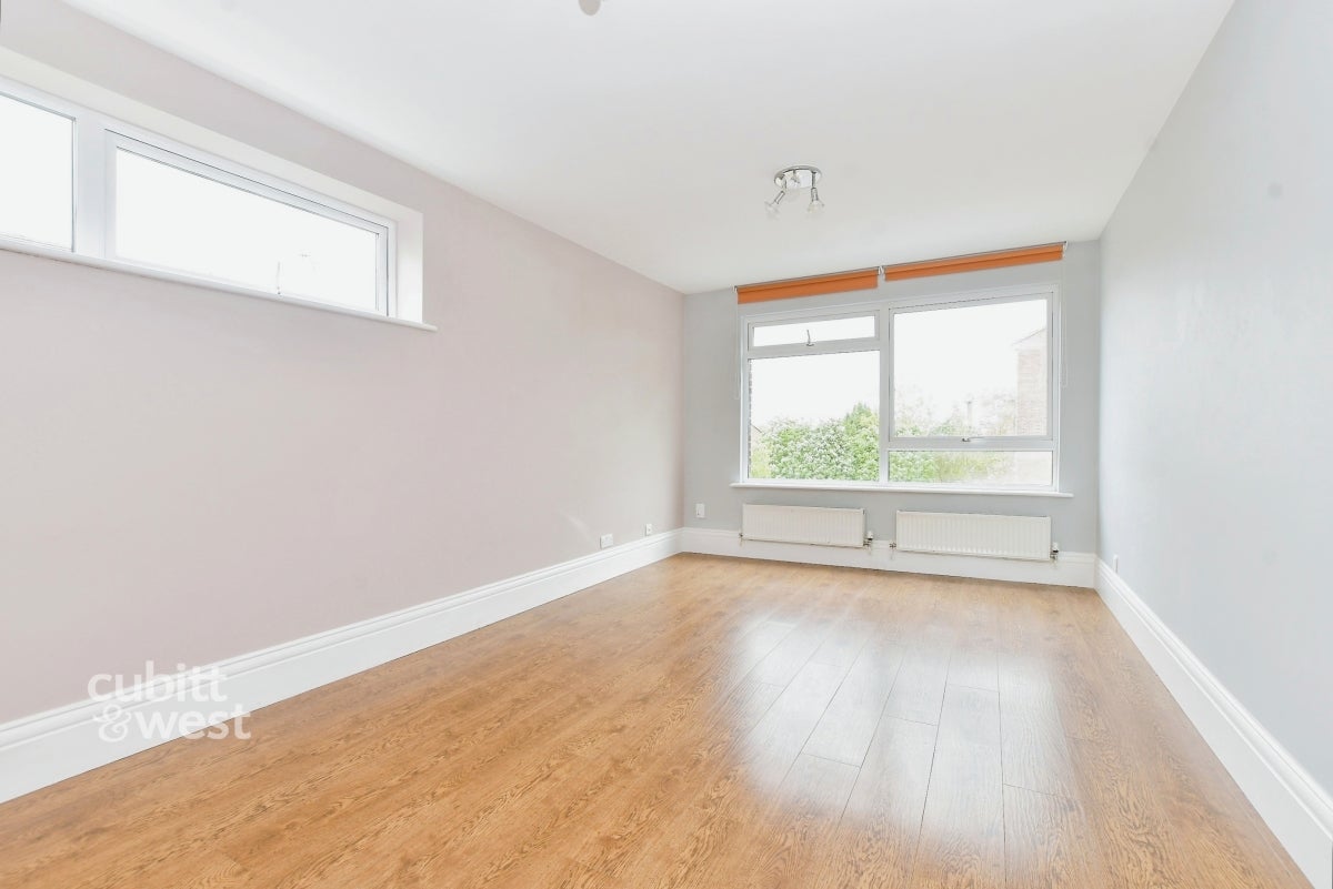 Flat Twickenham Close in Greater London