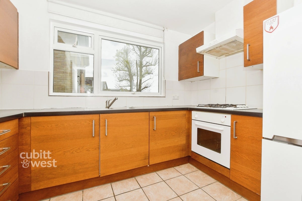 Flat Twickenham Close in Greater London