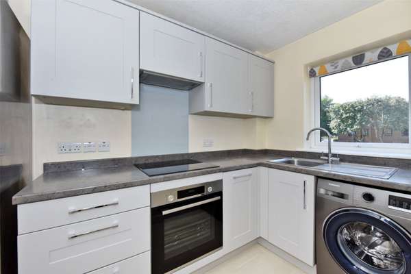 Flat Savill Way in Marlow