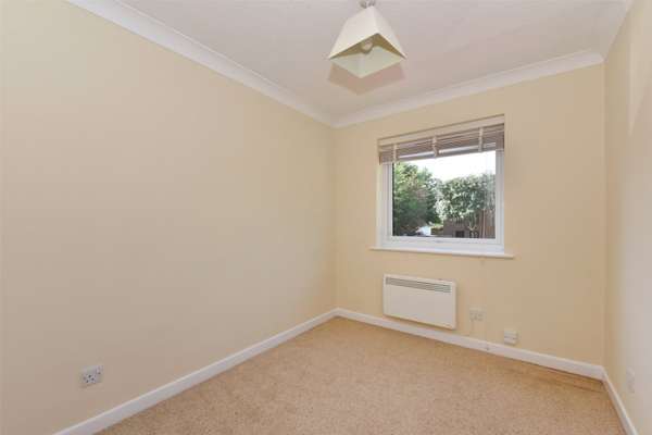 Flat Savill Way in Marlow
