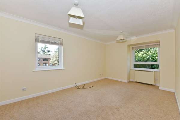 Flat Savill Way in Marlow
