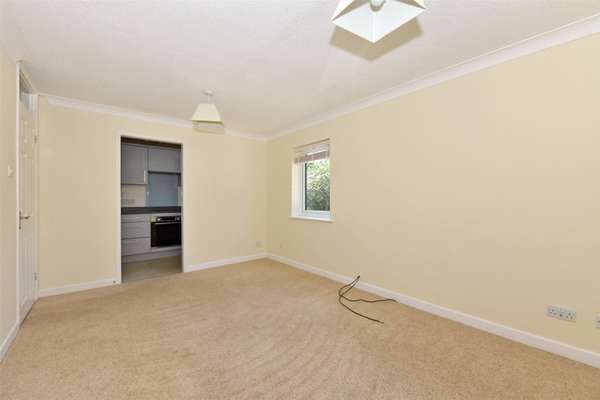 Flat Savill Way in Marlow