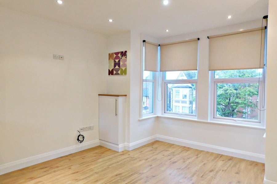 Flat Priory Road in High Wycombe