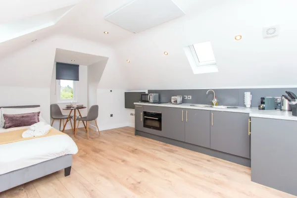 Flat Coldharbour Road in Bristol