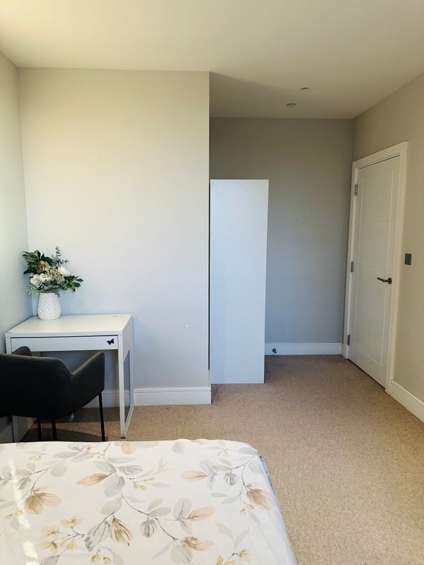 Room Summerstown in Greater London