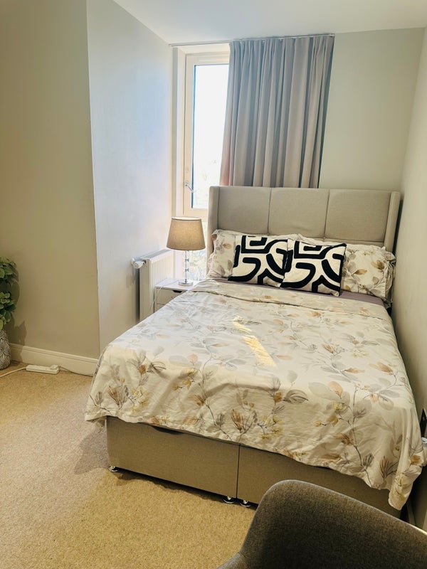 Room Summerstown in Greater London