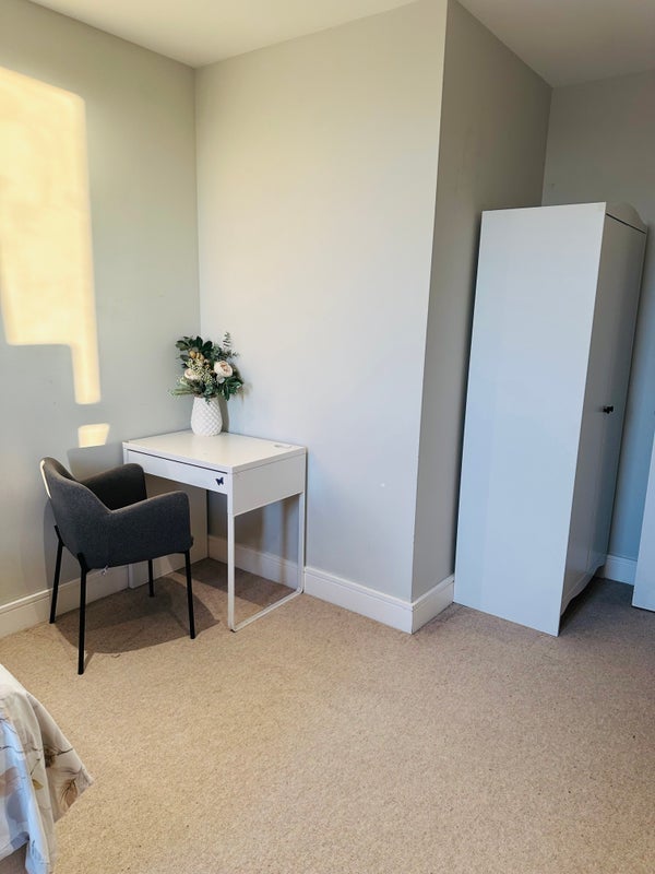 Room Summerstown in Greater London