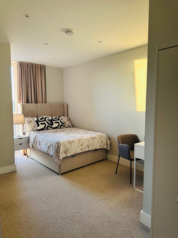 Room Summerstown in Greater London