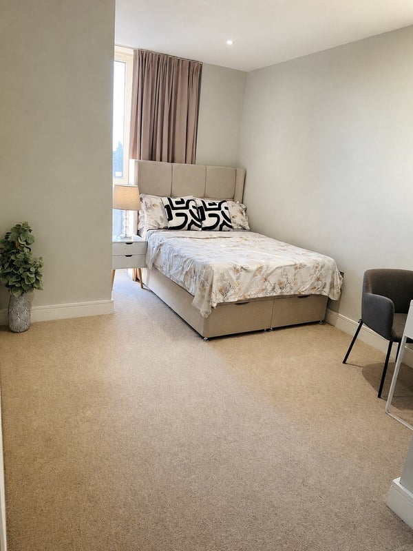 Room Summerstown in Greater London