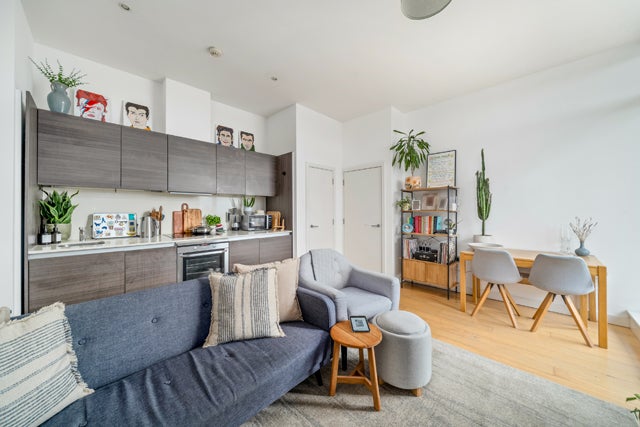 Flat Crampton Street in Greater London