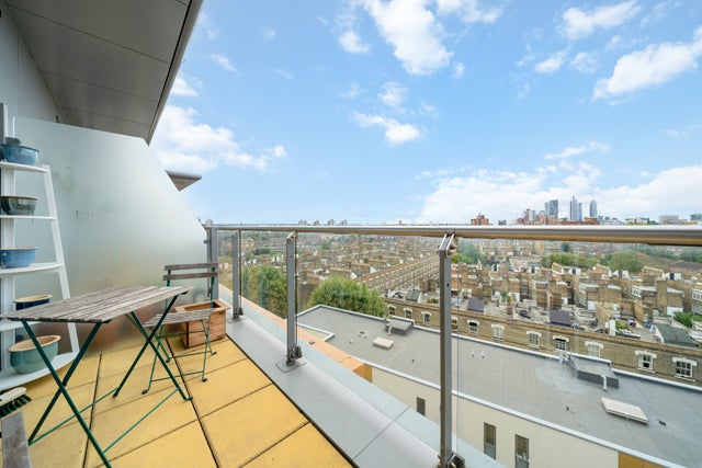Flat Crampton Street in Greater London