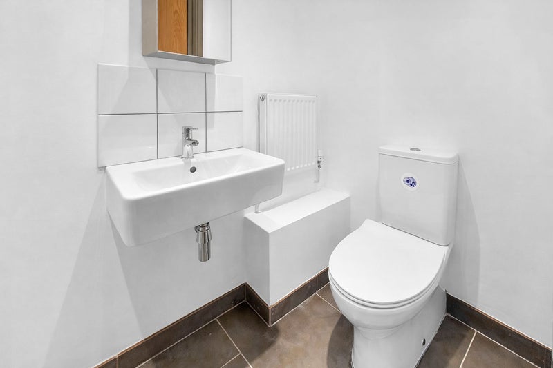 Room Tollington Way in Greater London