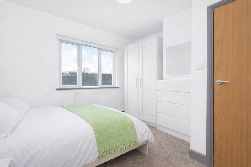 Room Tollington Way in Greater London