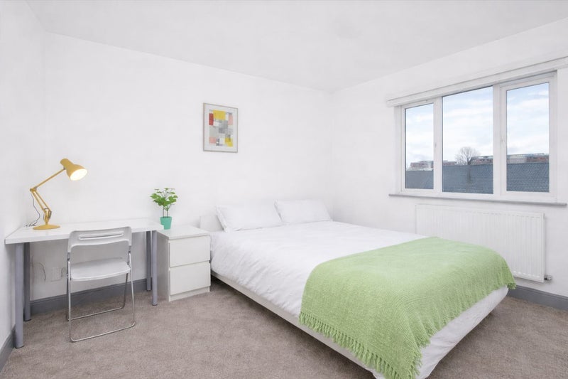 Room Tollington Way in Greater London