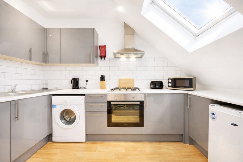 Room Tollington Way in Greater London