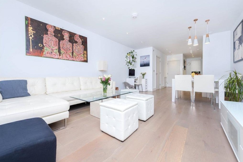 Flat Chatham Place in Greater London