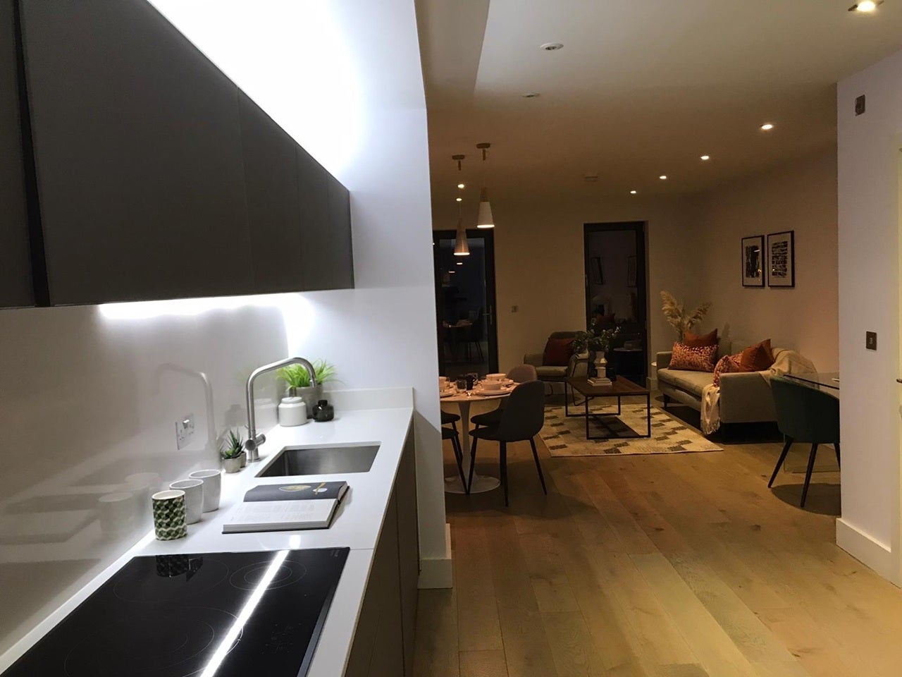 Flat Chatham Place in Greater London