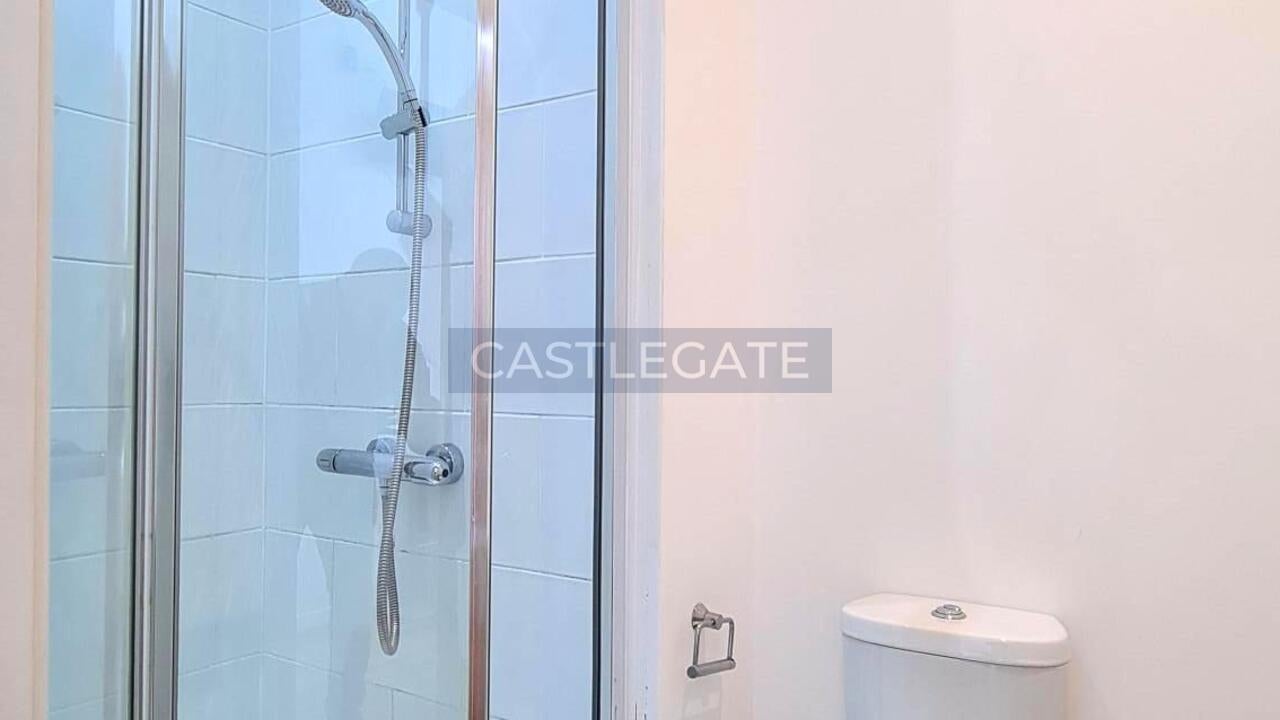 Room Threadneedle Street in Huddersfield