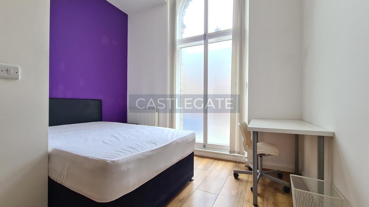 Room Threadneedle Street in Kirklees
