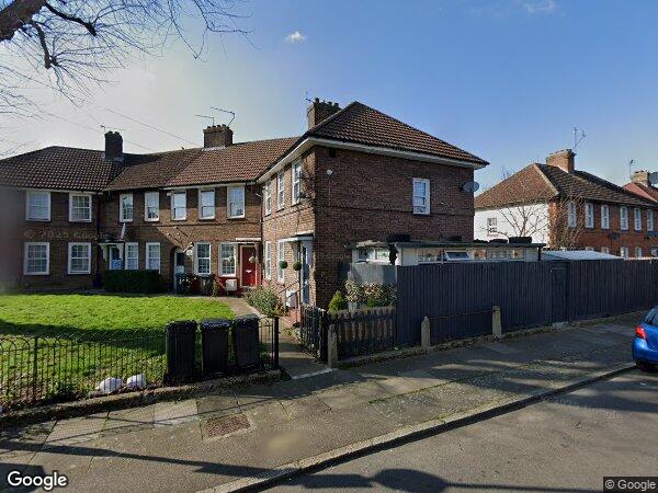 Flat Fenton Road in Greater London
