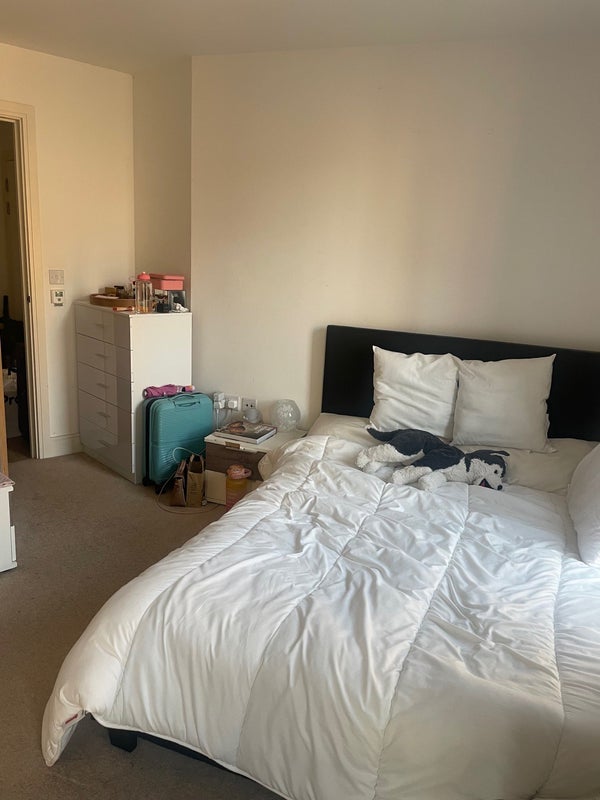 Room Hannaford Walk in Greater London