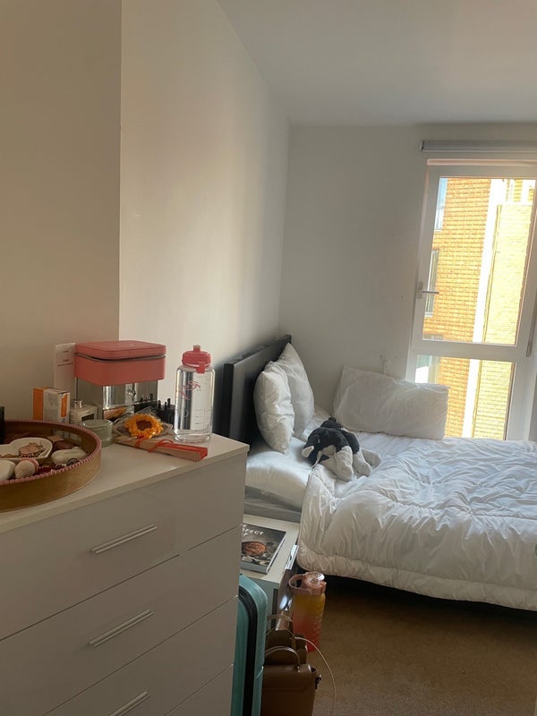 Room Hannaford Walk in Greater London
