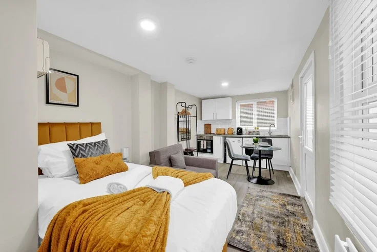 Flat Wightman Road in Greater London