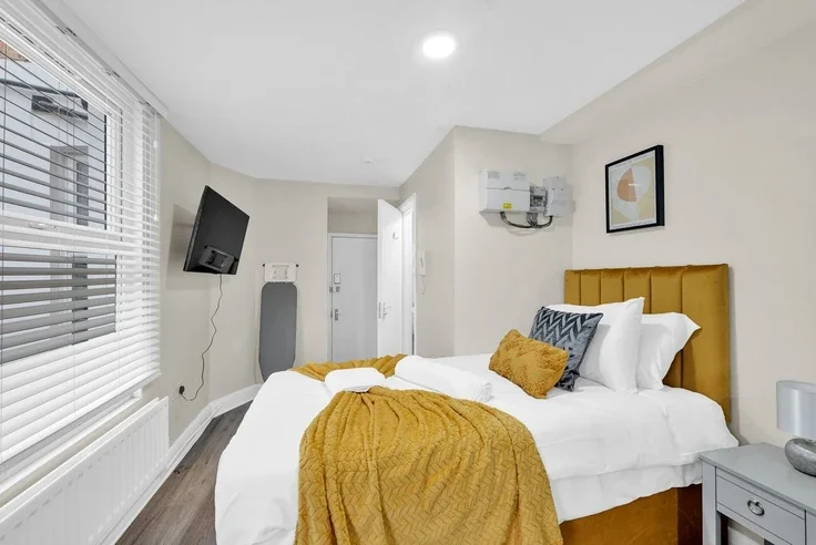 Flat Wightman Road in Greater London