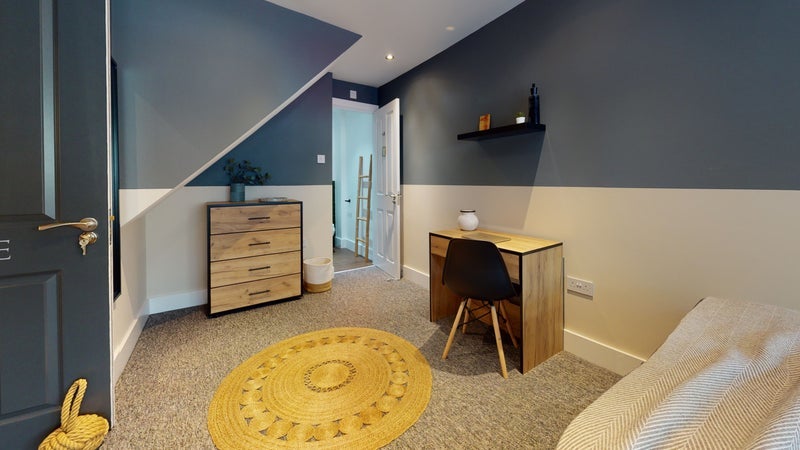 Room Upper Park Road in Greater London