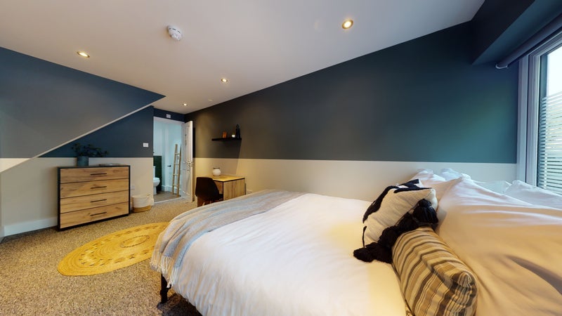 Room Upper Park Road in Greater London