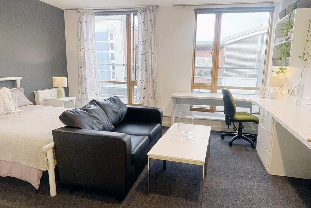 Flat Kirby Street in Greater London
