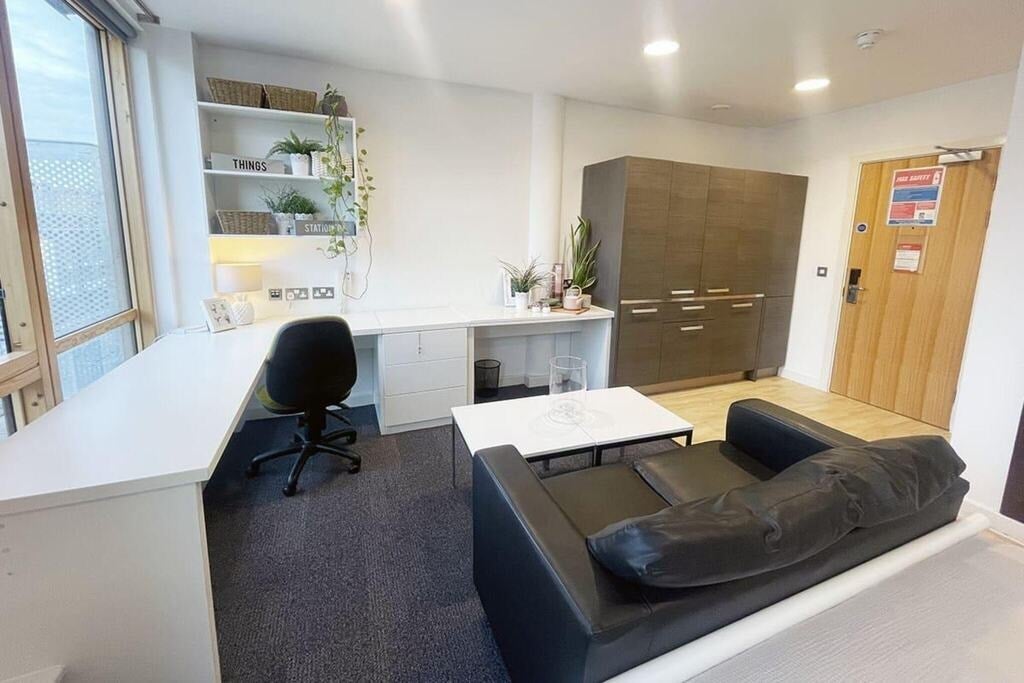 Flat Kirby Street in Greater London