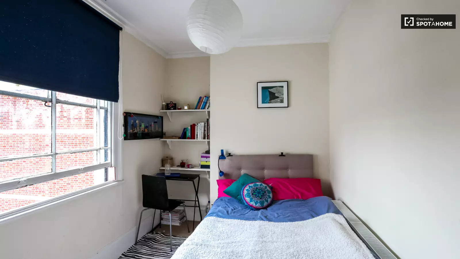 Flat Hardwicke Road in Greater London