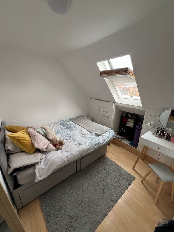 Room Discovery Walk in Greater London