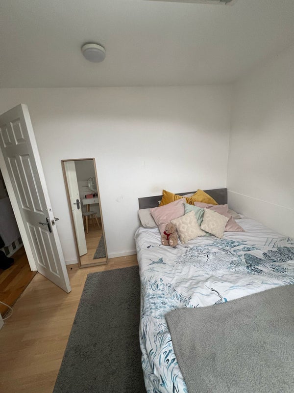 Room Discovery Walk in Greater London
