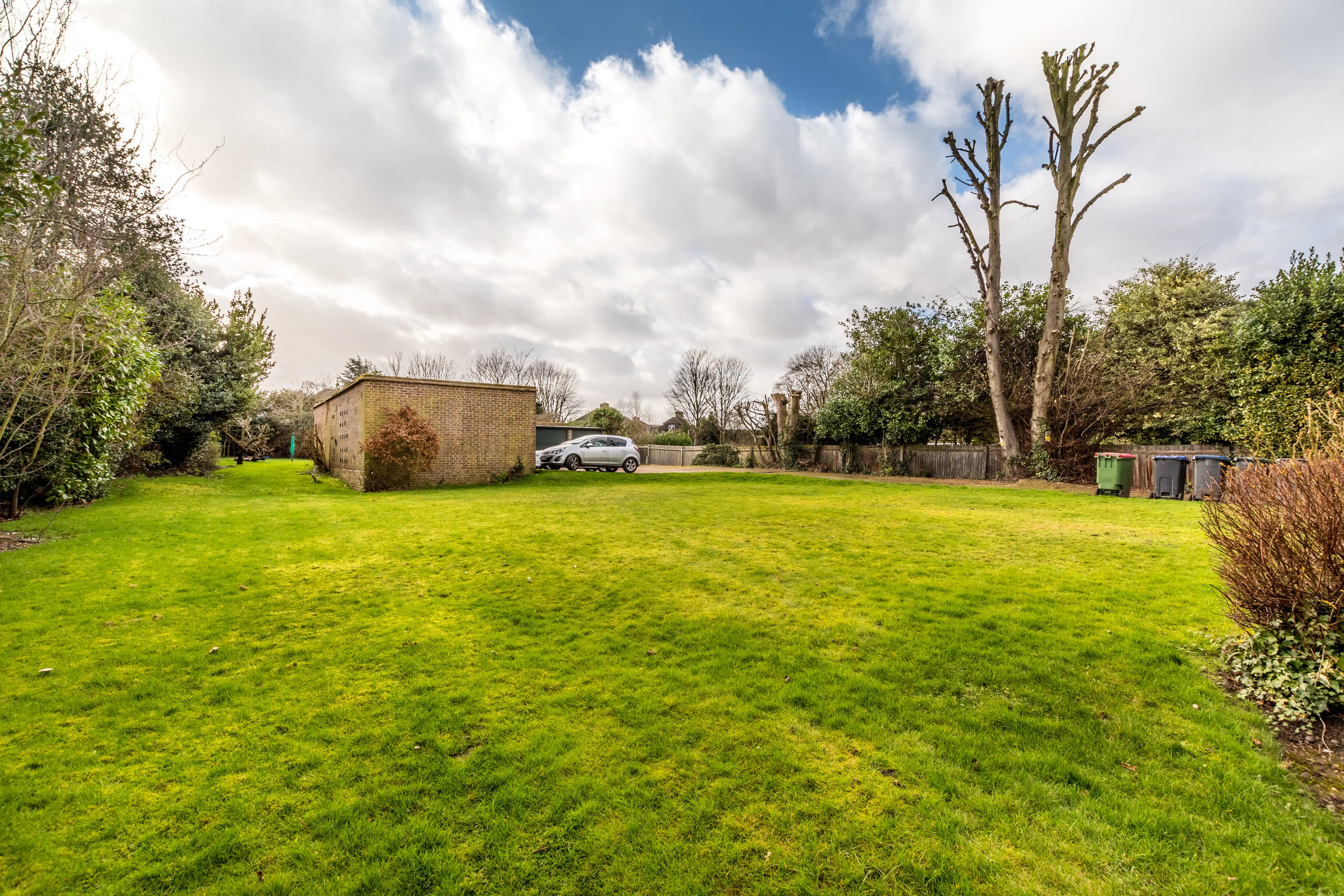 Flat Albemarle Road in Greater London