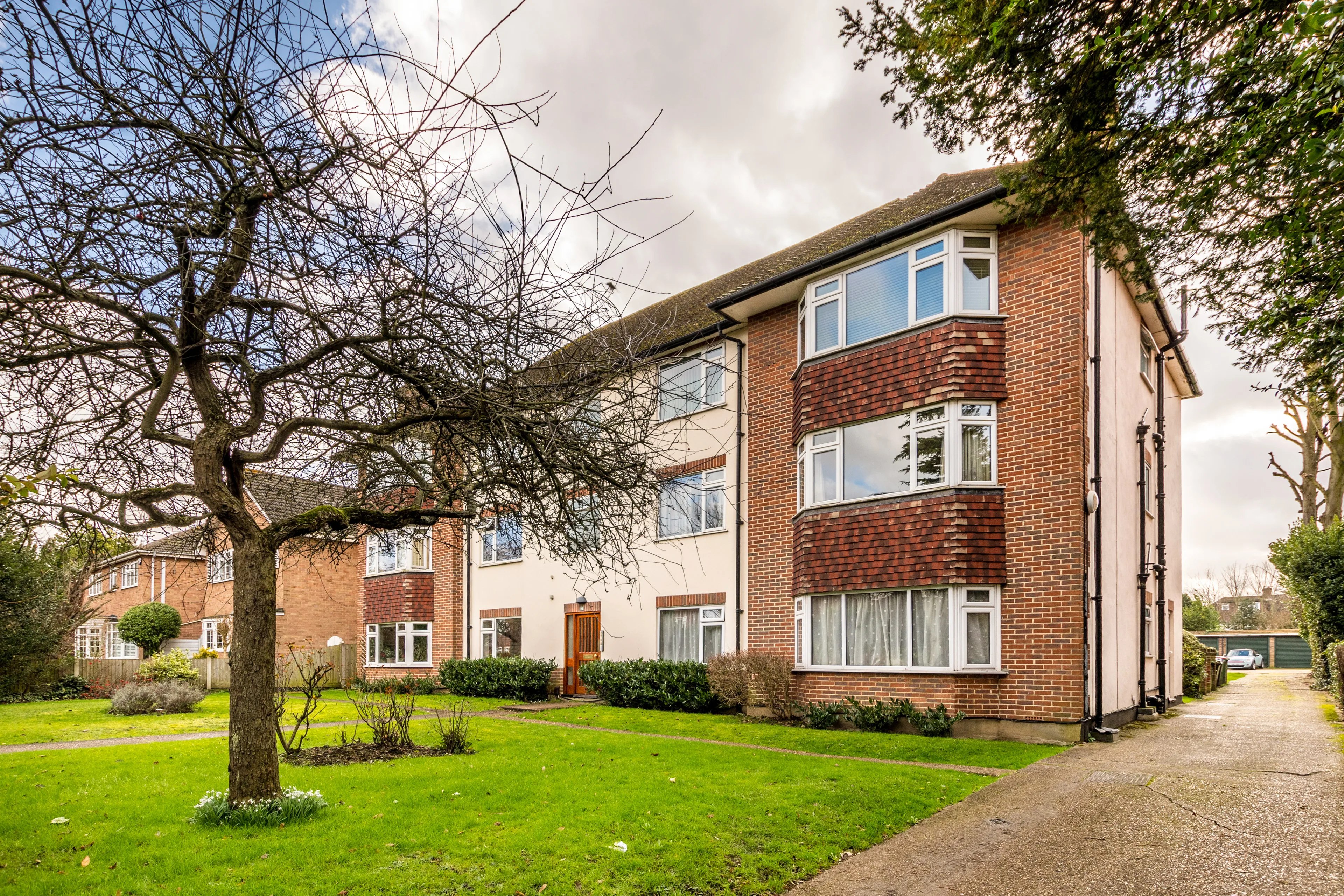 Flat Albemarle Road in Greater London