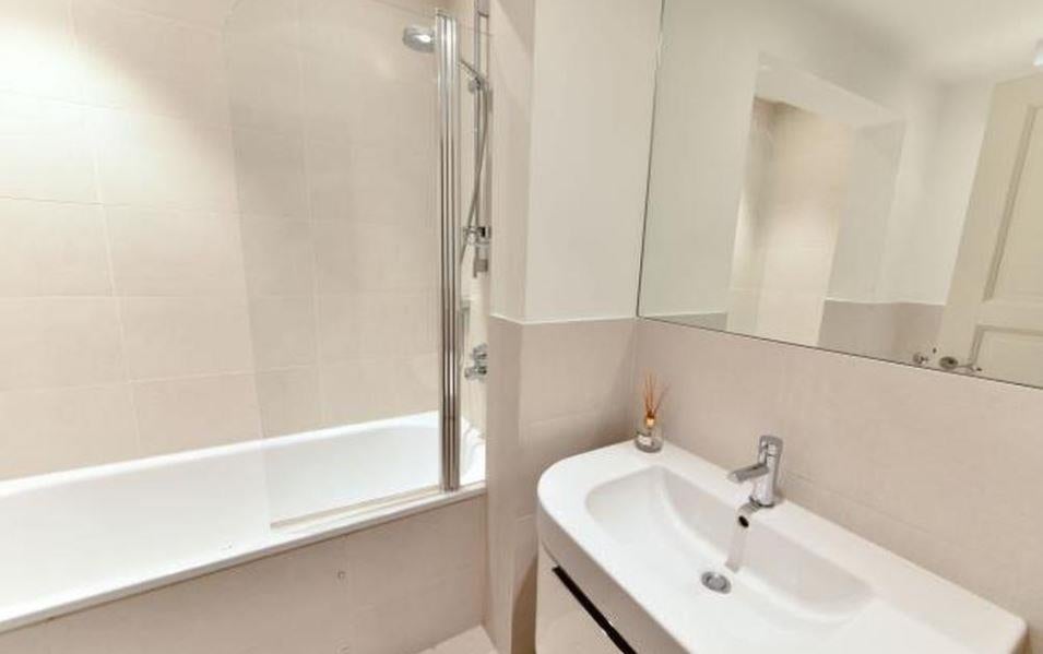 Flat Belgrave Road in City of Westminster
