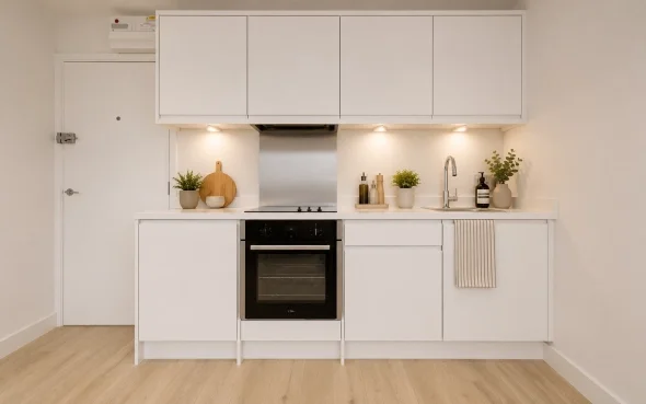 Flat Ewell Road in Greater London