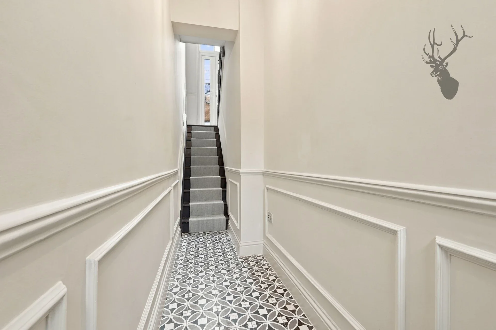 Flat Court Yard in Greater London