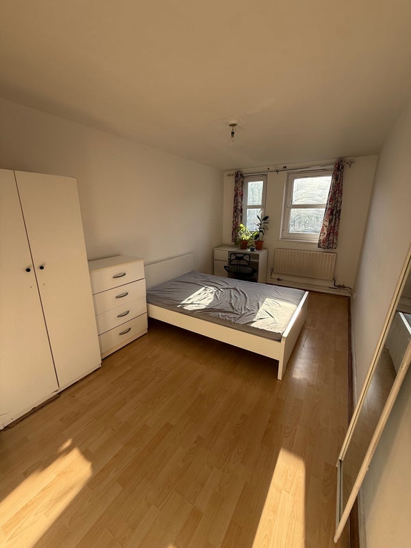 Room Clearbrook Way in Greater London